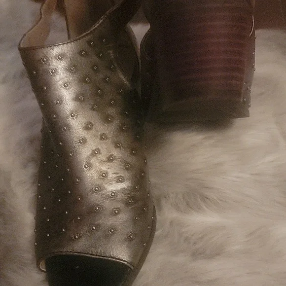 🎁FEELING LUCKY.  🎁🎁 Pewter  Slings with studs.. 2.5 heel.  As pictured - Picture 3 of 8
